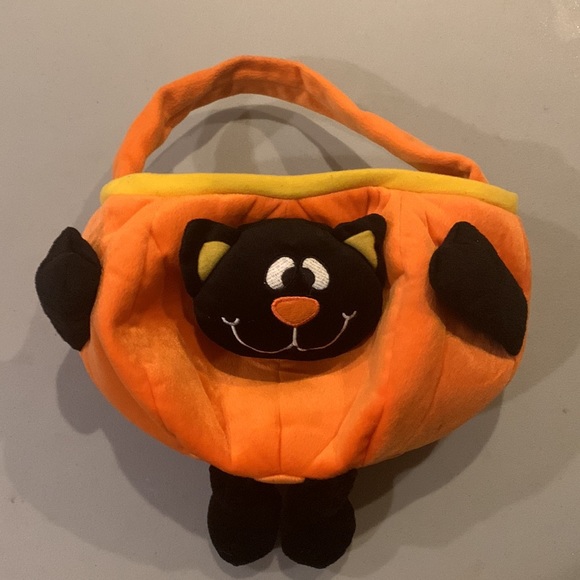 Halloween plush Trick or treating bucket. - Picture 4 of 7